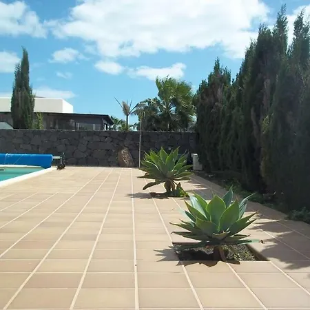 Playa Blanca Sleeps 6 Pool Wifi Villa *