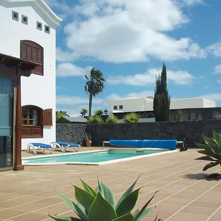 Villa Playa Blanca Sleeps 6 Pool Wifi
